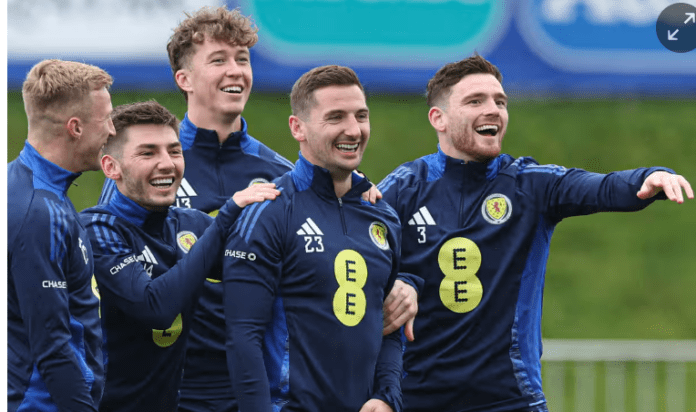 Andy Robertson e la nazionale della Scozia, photo di Paul Currie/ Shutterstock